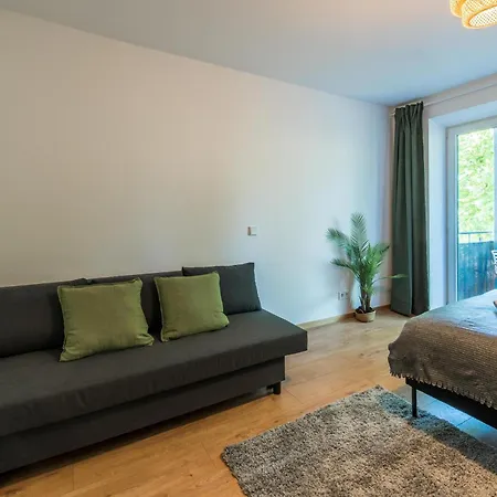 Appartement Stilvolle Mit Balkon- Wenige Gehminuten Von Der Altstadt